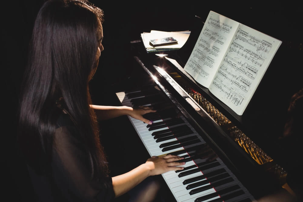 female-student-playing-piano