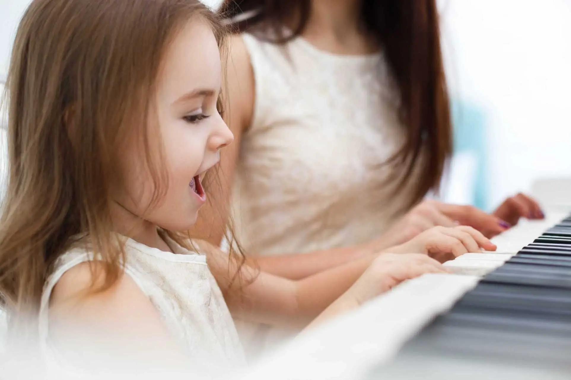 piano-enhances-brain-development-children-adults