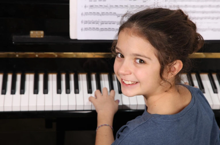 piano-lessons-Oakville-768x505